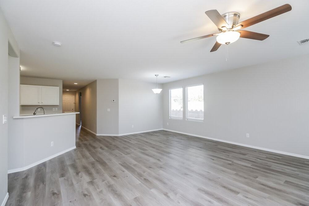 38059 N Carolina Ave - Photo 3 of 16