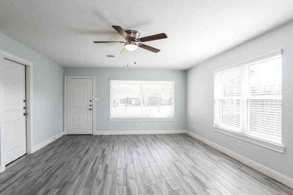 1140 Glenda St - Photo 3 of 16