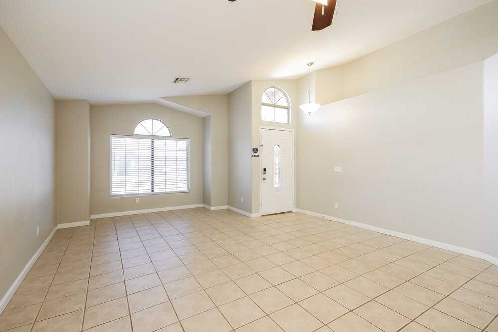 15550 N Naegel Dr - Photo 4 of 16