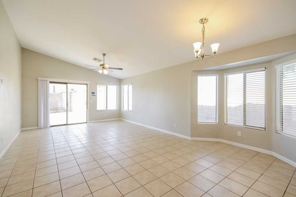 15550 N Naegel Dr - Photo 5 of 16