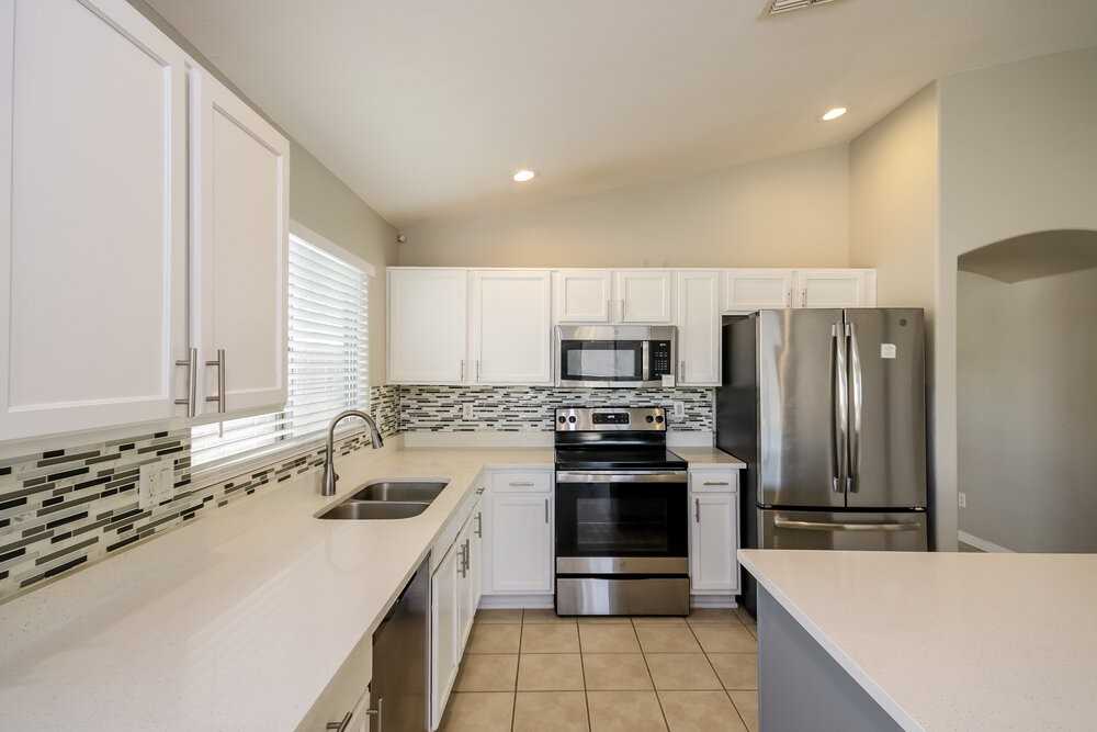 15550 N Naegel Dr - Photo 6 of 16