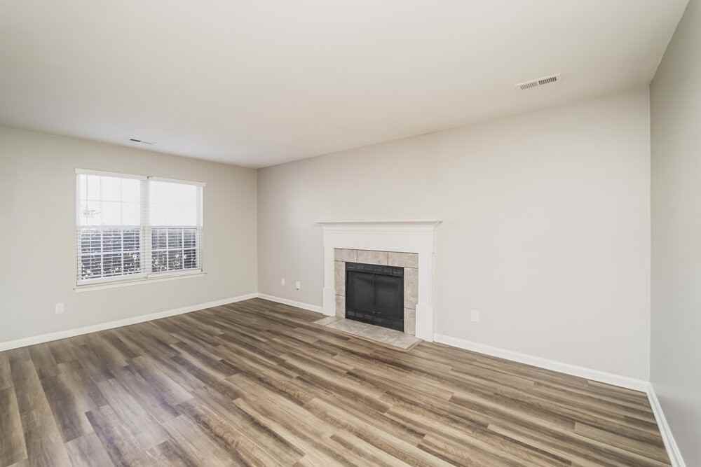 2733 Fairstone Ave - Photo 4 of 16