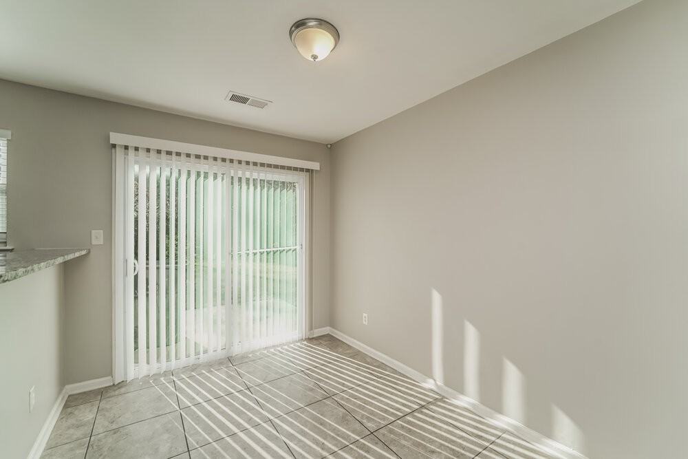 2733 Fairstone Ave - Photo 6 of 16