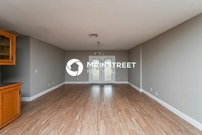 6416 Chippendale Rd - Photo 3 of 16