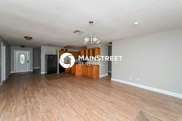 6416 Chippendale Rd - Photo 4 of 16