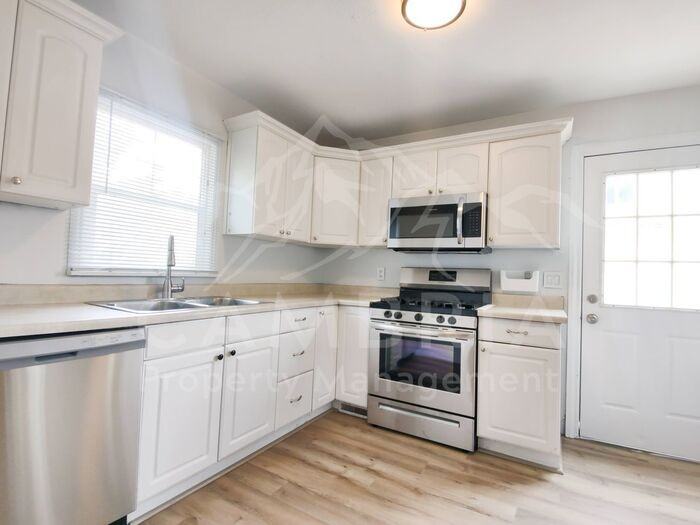 1017 E 2700 S - Photo 3 of 15