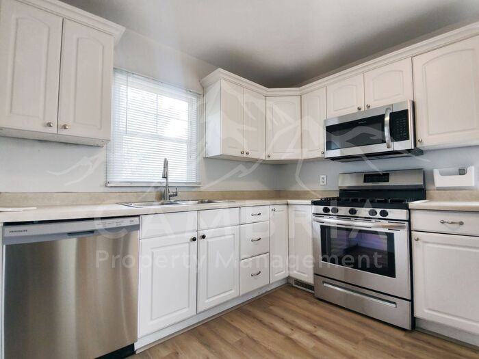 1017 E 2700 S - Photo 4 of 15