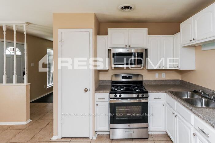 4232 Tioga St - Photo 3 of 23