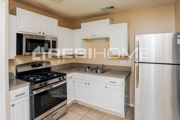 4232 Tioga St - Photo 4 of 23