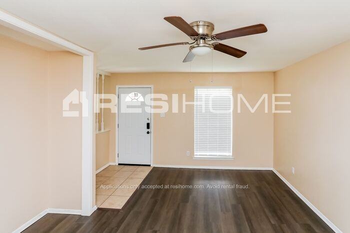 4232 Tioga St - Photo 6 of 23