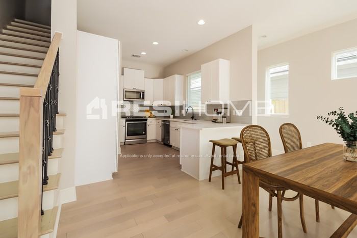 4908 Hardy St - Photo 4 of 20