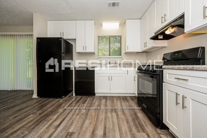 8308 Webb Rd - Photo 5 of 19