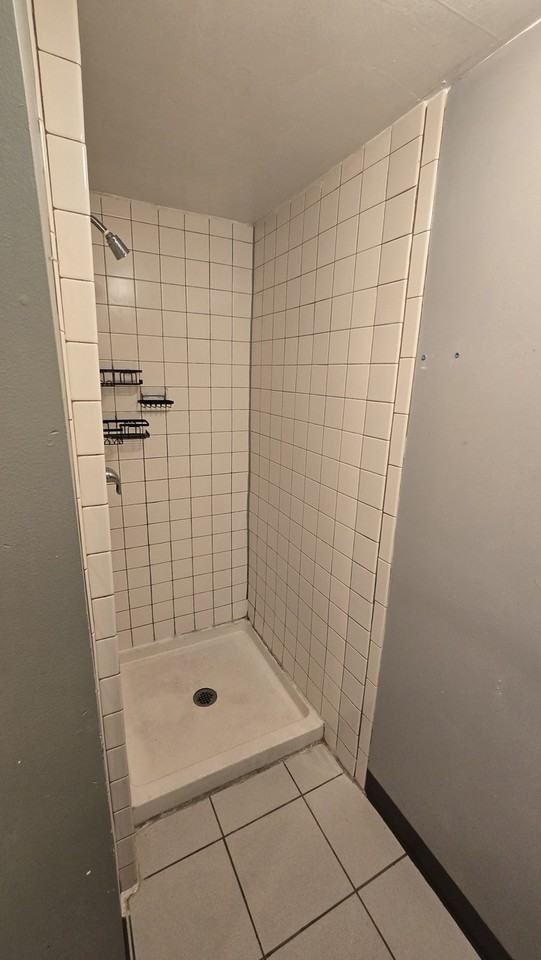 2916 Sewell St #2 - Photo 4 of 17