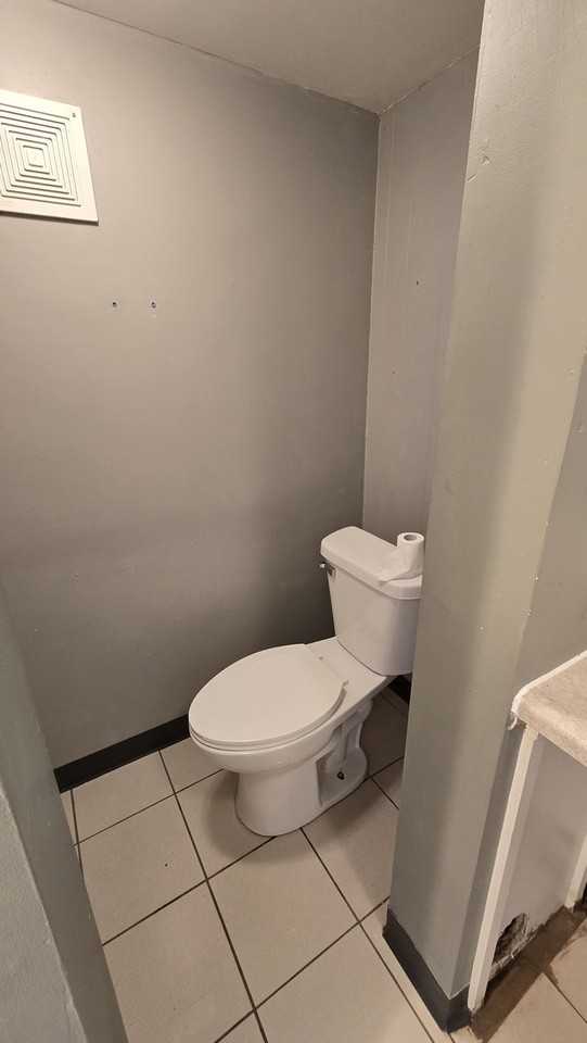 2916 Sewell St #2 - Photo 5 of 17