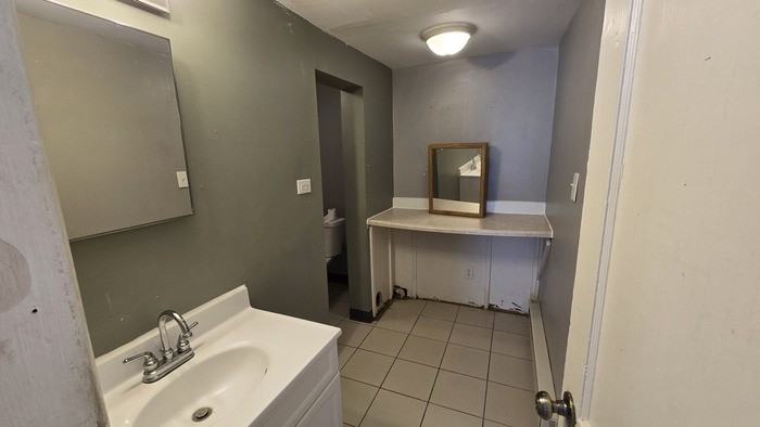 2916 Sewell St #2 - Photo 7 of 17