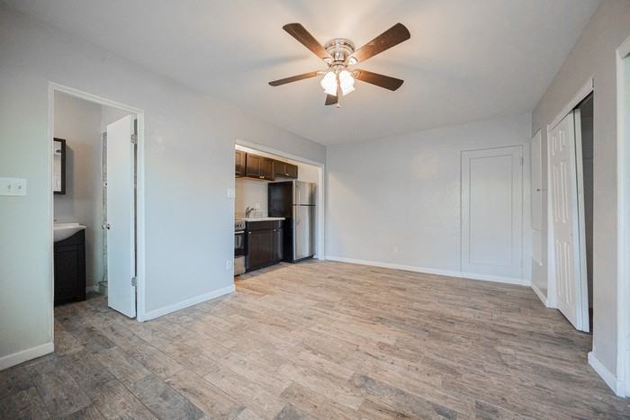 1505 E Harvard St #B - Photo 4 of 11