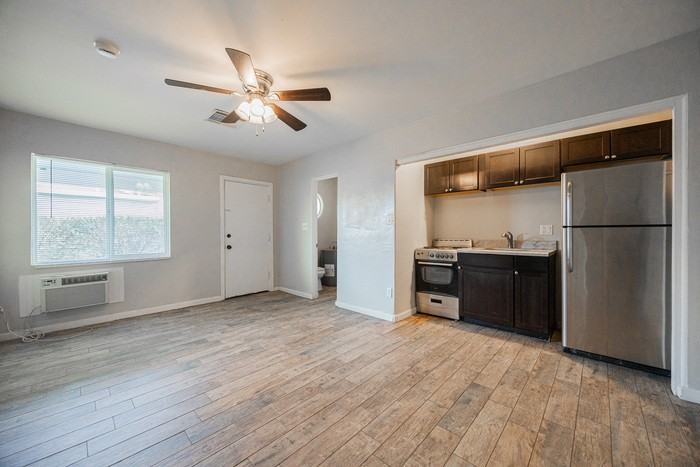 1505 E Harvard St #B - Photo 7 of 11