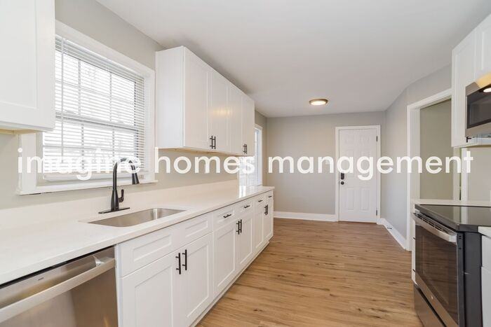 7606 Ward Pkwy - Photo 7 of 20