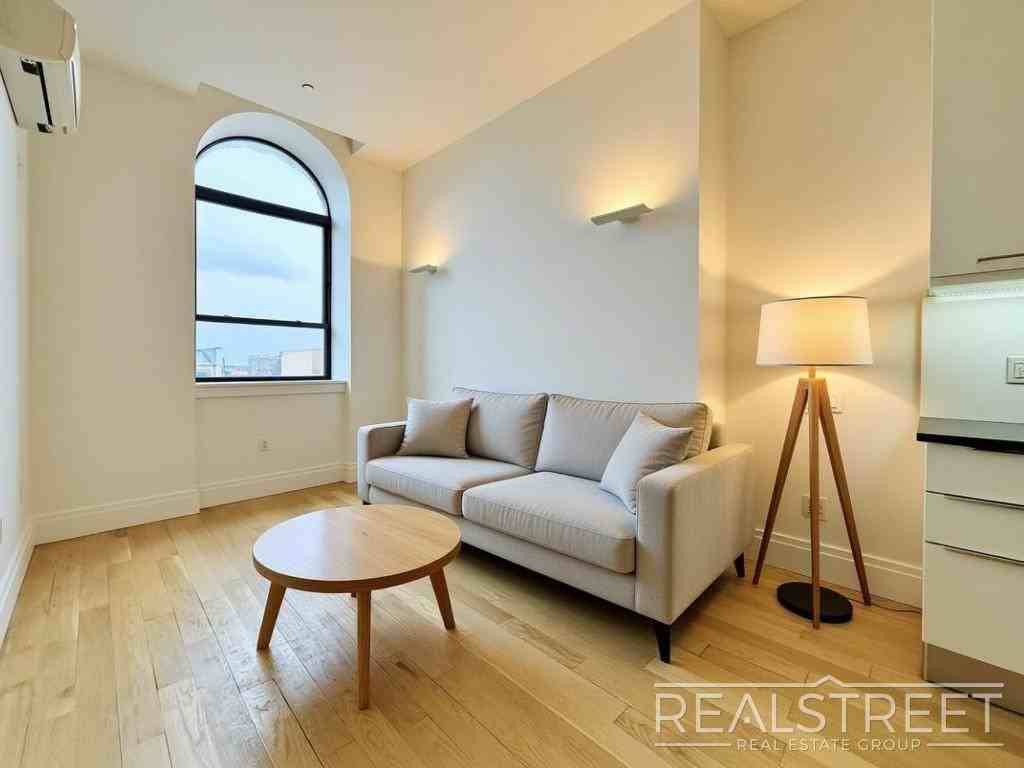 17 Monitor St #4I - Photo 2 of 8