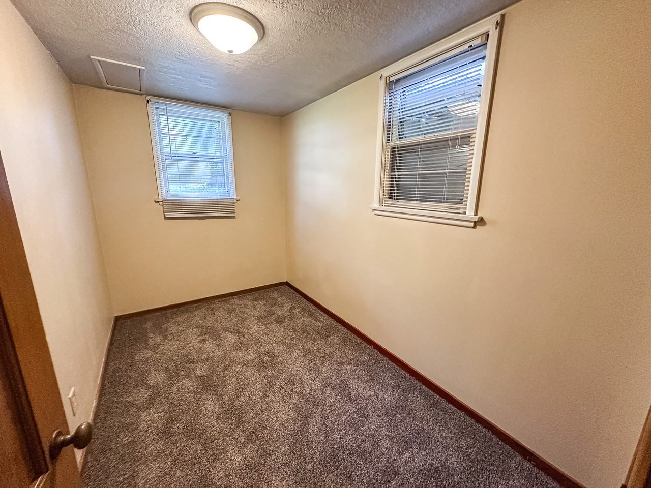 1820 South Duluth Avenue - Photo 4 of 6