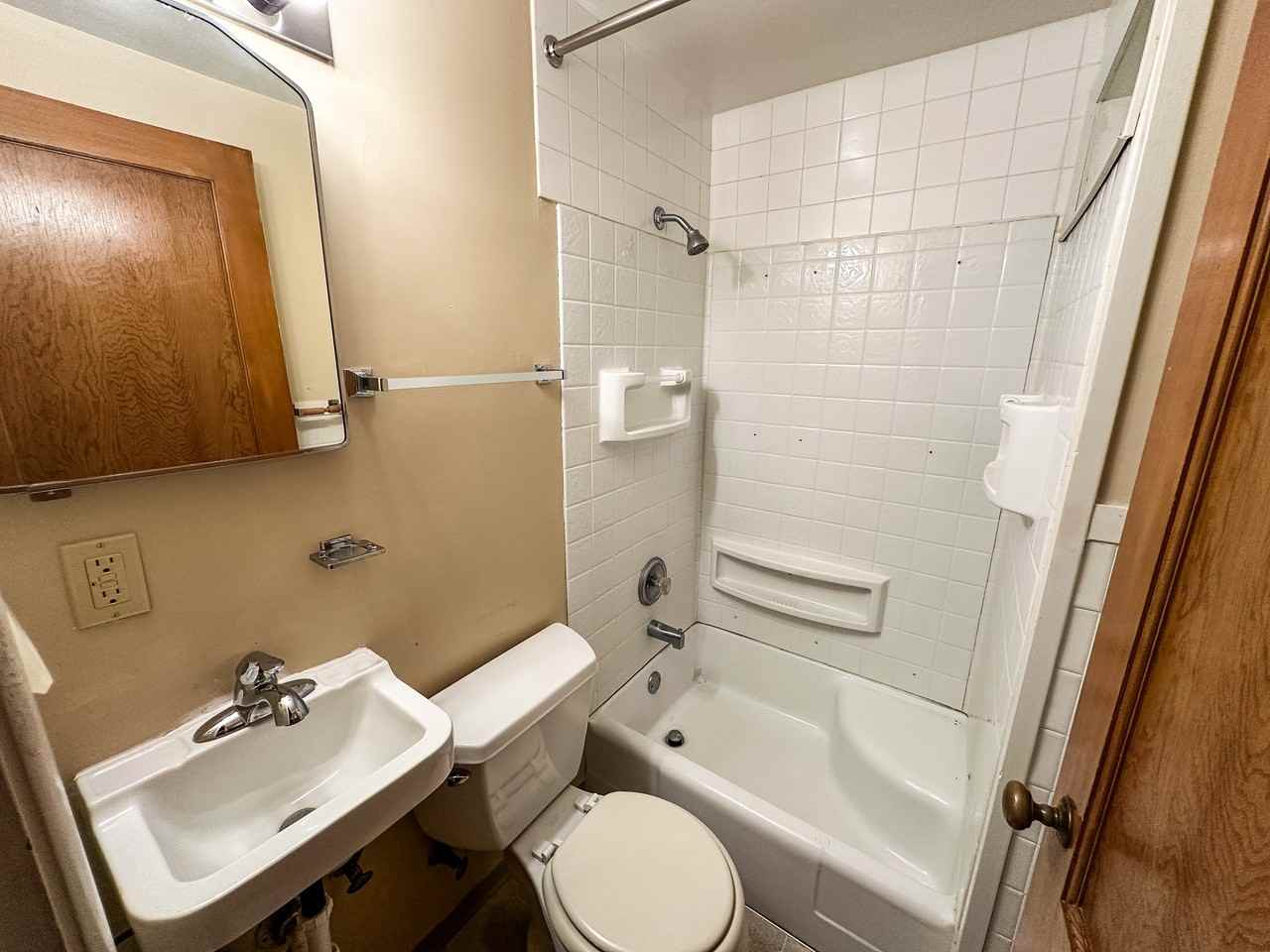 1820 South Duluth Avenue - Photo 6 of 6