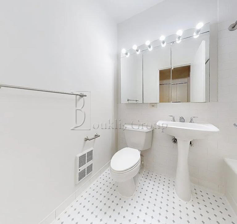 90 Washington St #23H - Photo 3 of 6