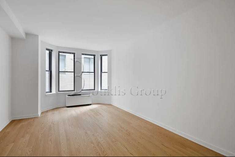 37 Wall St #11F - Photo 2 of 8