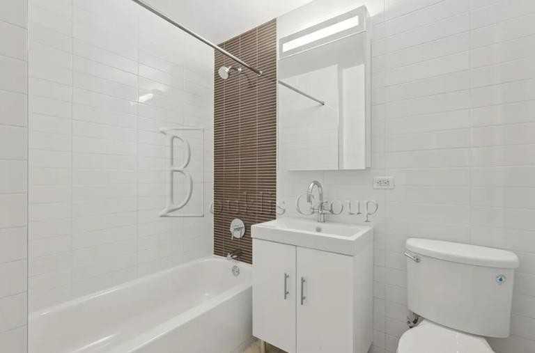 20 Exchange Pl #3905 - Photo 3 of 8