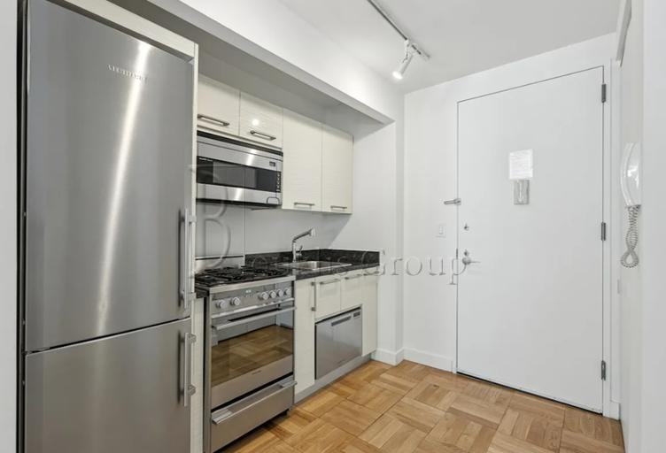 20 Exchange Pl #3905 - Photo 4 of 8