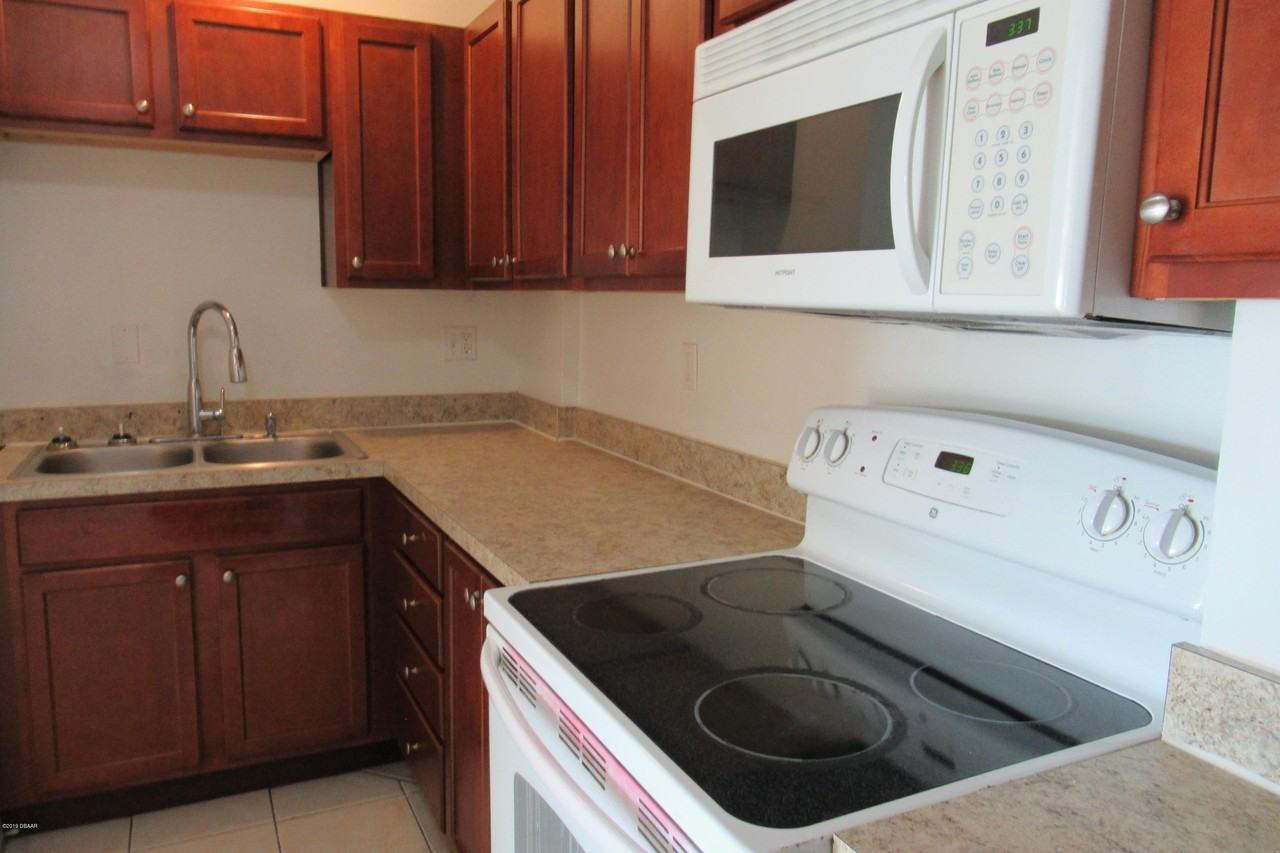 732 N Halifax Ave Apt 403 #403 - Photo 7 of 31