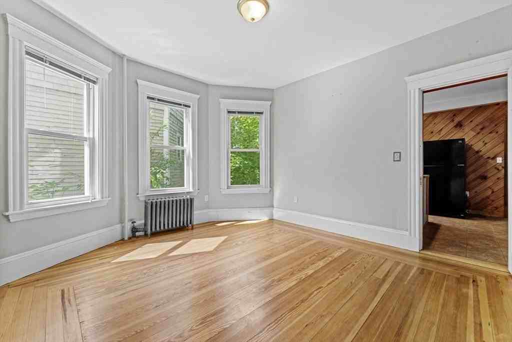 762 Beacon St - Photo 5 of 16