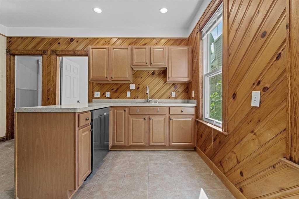 762 Beacon St - Photo 6 of 16