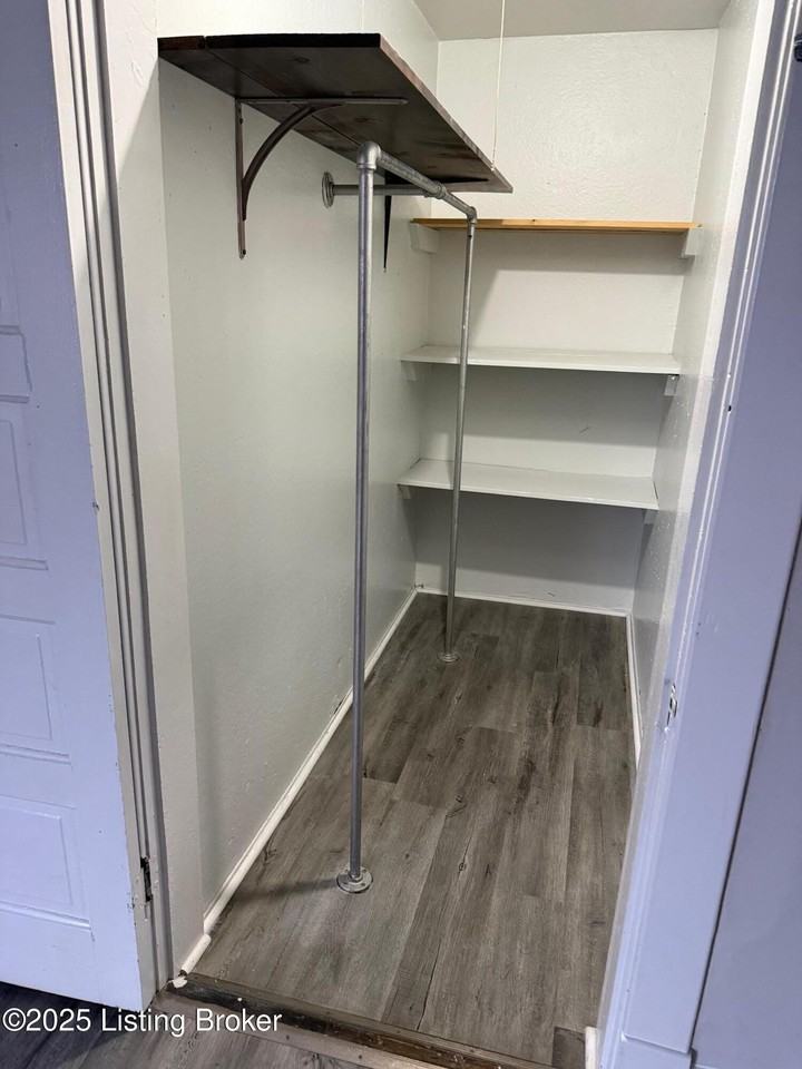 1002 Charles St - Photo 6 of 10