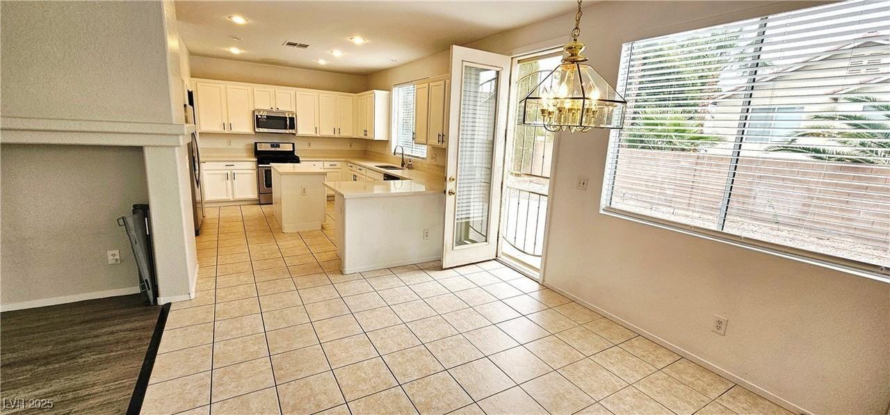 4638 San Vito St - Photo 5 of 27