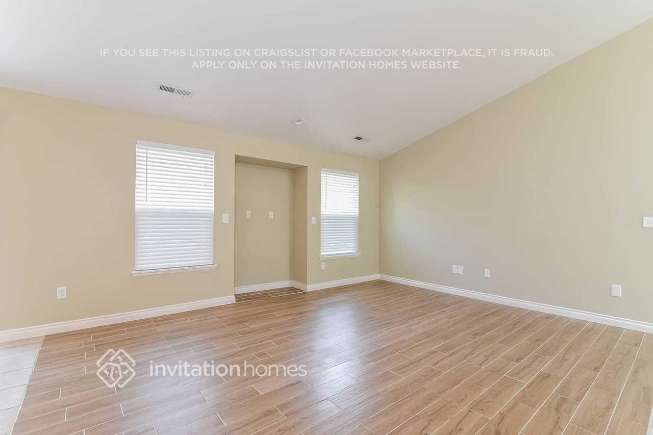 18413 Greenock Ct - Photo 3 of 15