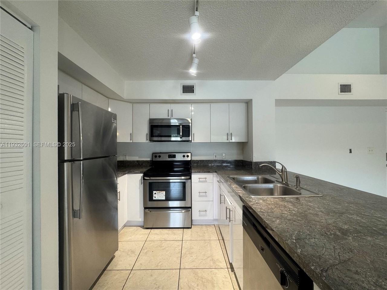 4370 Nw 107th Ave #205 - Photo 3 of 25