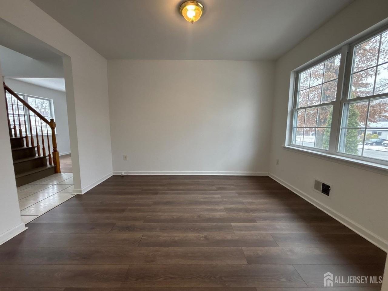 921 Walnut St - Photo 5 of 24