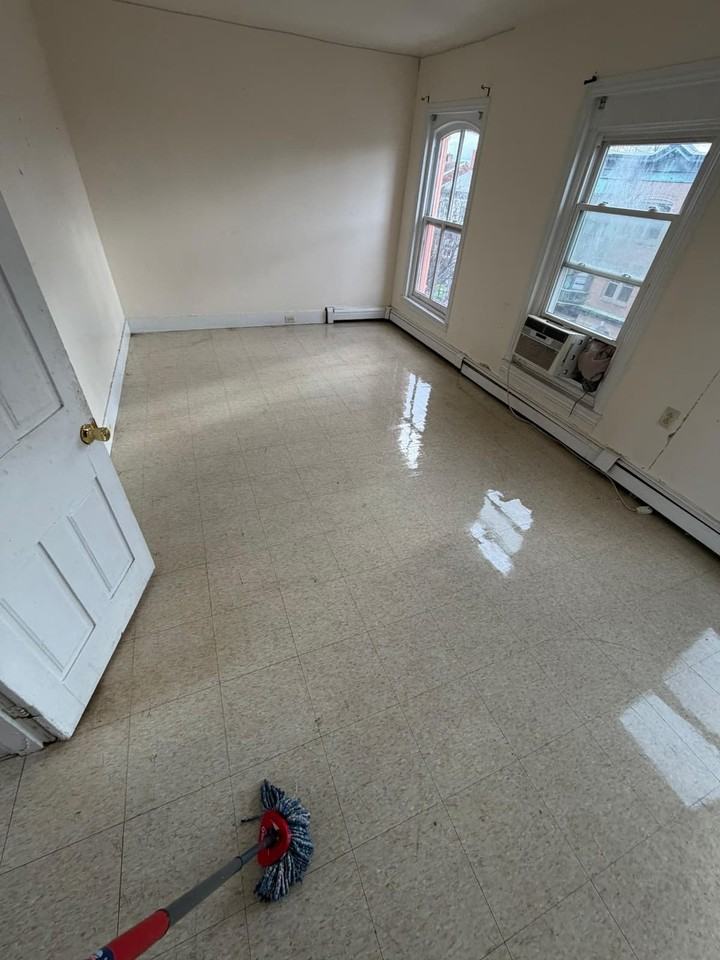 417 W Marshall St #2 - Photo 4 of 5