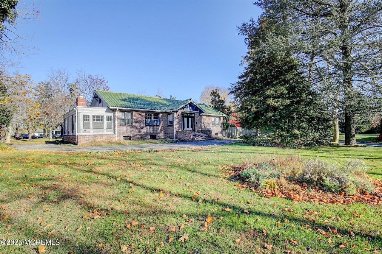 589 Westwood Ave - Photo 4 of 30