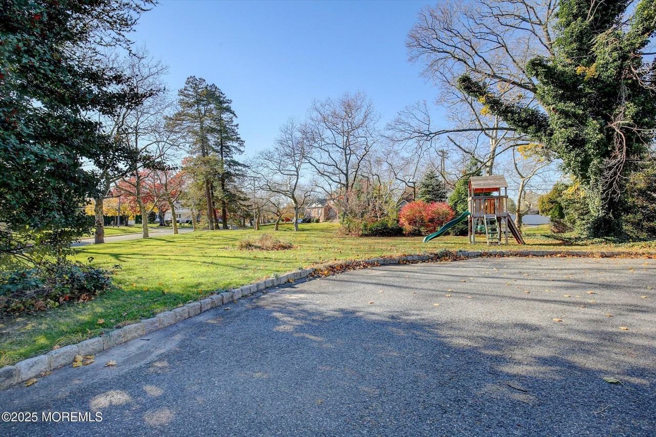 589 Westwood Ave - Photo 7 of 30