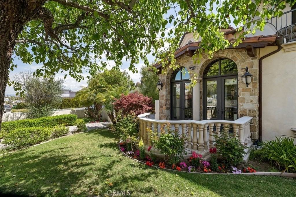 718 N Poinsettia Ave - Photo 2 of 35