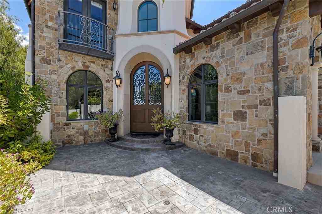 718 N Poinsettia Ave - Photo 3 of 35