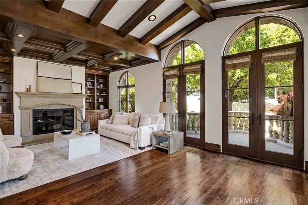 718 N Poinsettia Ave - Photo 4 of 35