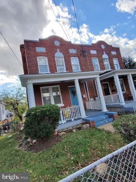 903 Jackson St Ne - Photo 2 of 18