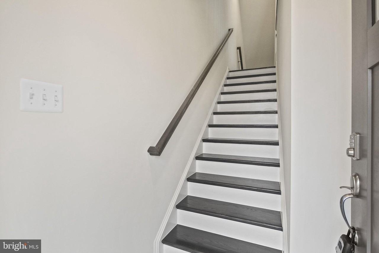 8262 Longford Rd - Photo 5 of 37