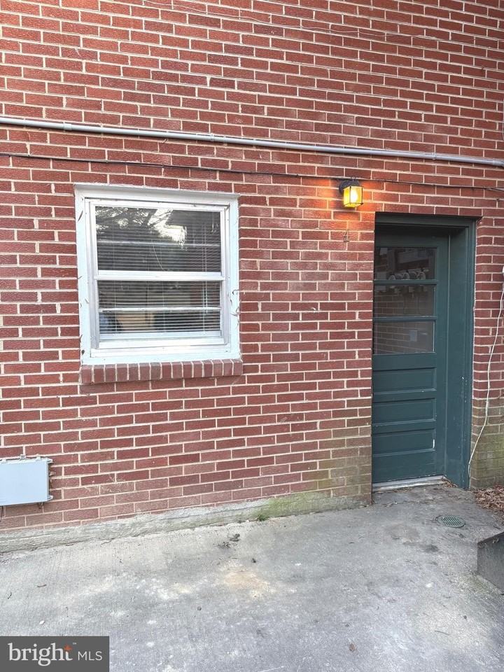 117 Courtland Dr Apt 4 #4 - Photo 2 of 9