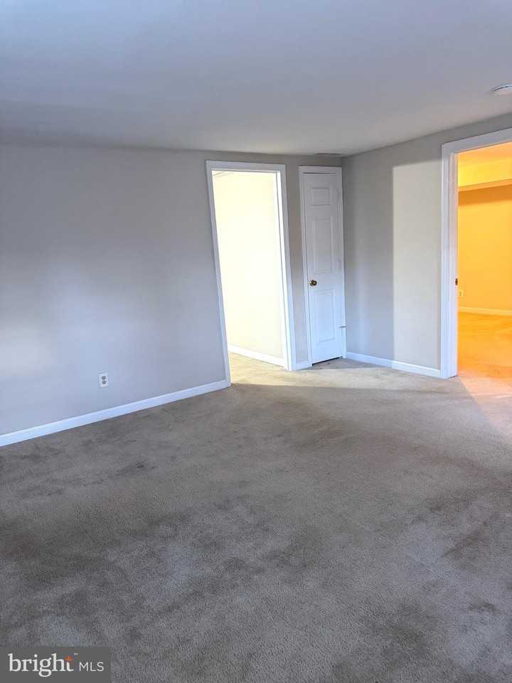 117 Courtland Dr Apt 4 #4 - Photo 3 of 9