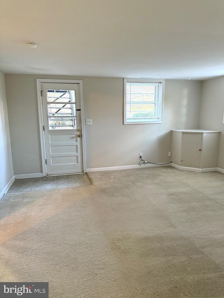 117 Courtland Dr Apt 4 #4 - Photo 4 of 9