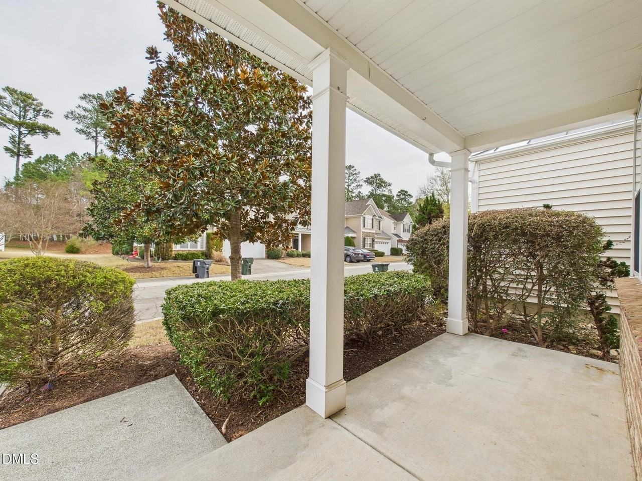 302 Meeting Hall Dr - Photo 4 of 50