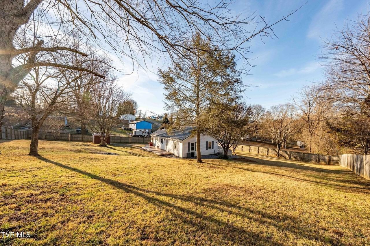 172 Hopper Rd - Photo 4 of 38